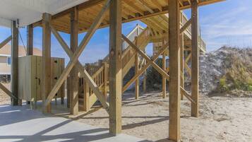 Studio (5 Bedrooms) | Property amenity