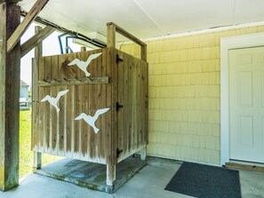 Studio (3 Bedrooms) | Property amenity