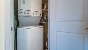 Studio (5 Bedrooms) | Property amenity