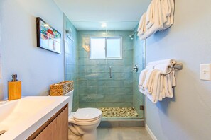 House, 1 King Bed with Sofa bed (Se La Vie) | Bathroom - Se La Vie (Treasure Island)