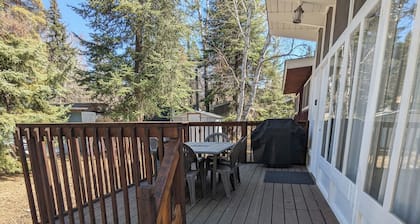 Cozy Cottonwood Cabin at Falcon Lake –Walk to Beach, Shops, Activities & Trails!