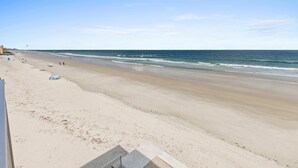 คอนโด, เตียงควีนไซส์ 1 เตียง และโซฟาเบด (Sea Coast Gardens II 301) | ชายหาด | บนชายหาด