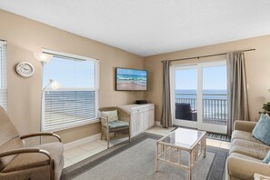 Apartment, 1 Queen-Bett und Schlafsofa (Sea Coast Gardens II 301) | Wohnbereich