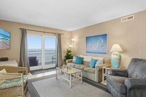 Apartamento, 1 cama de matrimonio con sofá cama (Sea Coast Gardens II 301) | Zona de estar