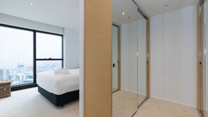 2 bedrooms, desk, free WiFi, bed sheets