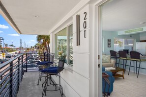 Outdoor dining - Crescent Shore 201 (Fort Myers Beach)