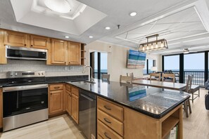 Condo, várias camas (Sunrise 502) | Cozinha privada | Fogão, torradeira