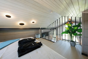 Cabin, Lake View