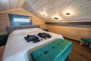 Cabin, Lake View | 2 bedrooms, in-room safe, iron/ironing board, free WiFi