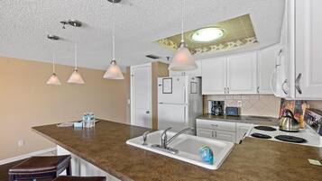 Condo, 1 King Bed (Sea Club #102 - Another Day in Paradi) | Private kitchen | Oven, toaster