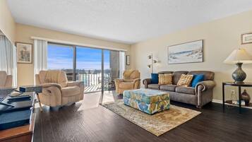 Condo, 1 King Bed (Sea Club #102 - Another Day in Paradi) | Living area