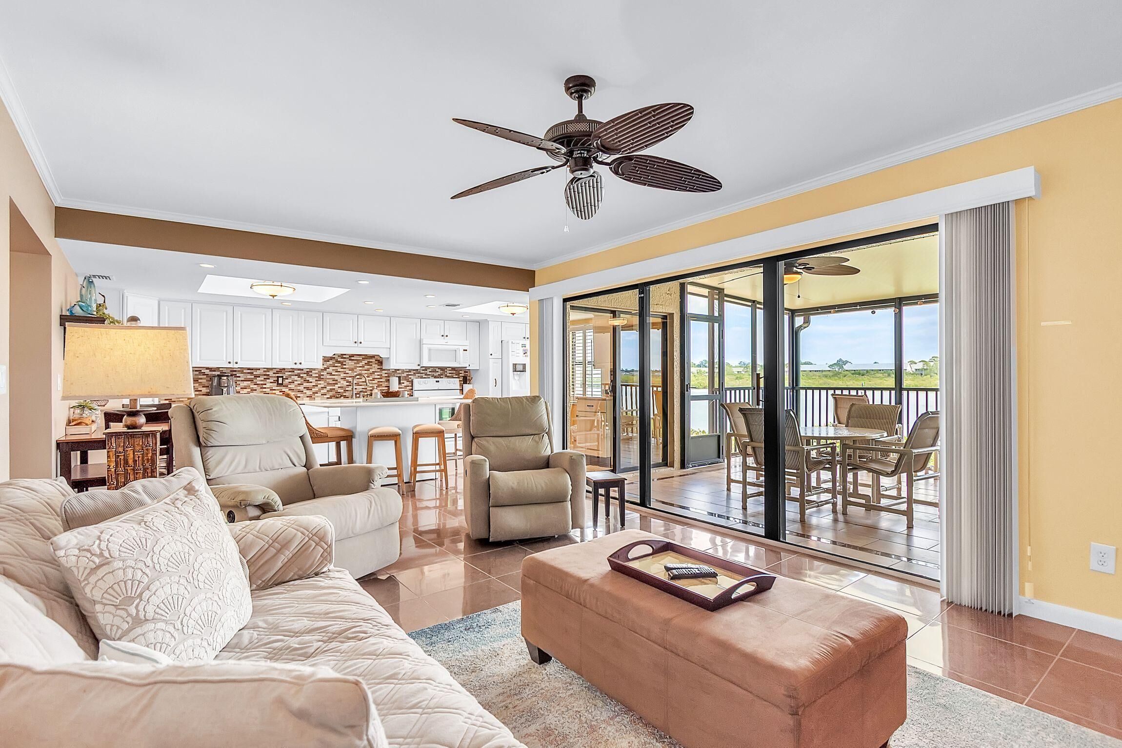 Apartment, Mehrere Betten (Sea Club #29 - Our Sunrise Nest) | Wohnbereich