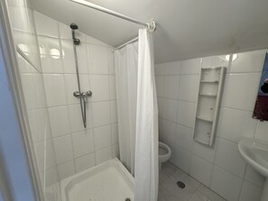 Classic Apartment, Private Bathroom, City View (Rossio Terrace) | Bathroom
