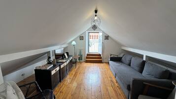 Classic Apartment, Private Bathroom, City View (Rossio Terrace) | Lounge