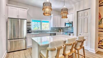 House, Multiple Beds (Azul Townhomes C1 - Sol Retreat) | Private kitchen