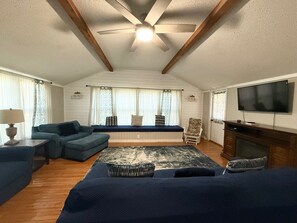 Smart TV, fireplace