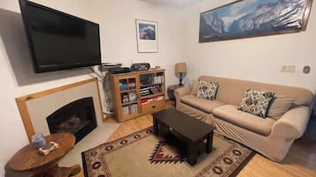 TV, fireplace, DVD player, offices