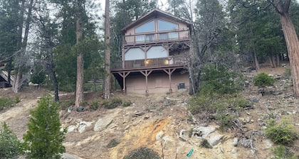 Charming 2-bedroom chalet with AC, WiFi in serene Yosemite West