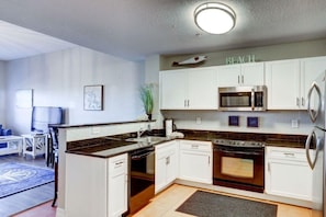 Condo, Multiple Beds (Madeira Bay Resort II - 606) | Private kitchen