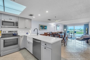 Private kitchen - Sea Club #503 - Coastal Breeze (Indian Shores)