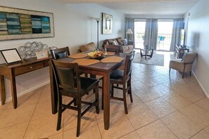 コンドミニアム ベッド (複数台) (Sea Club #503 - Coastal Breeze) | レストラン