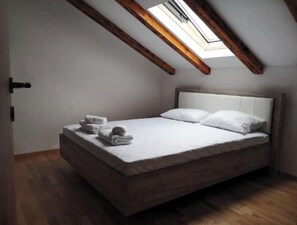 3 habitaciones, tabla de planchar con plancha y wifi gratis 