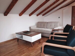 Smart TV - Sunny apartment with sea view, city center (Tivat)