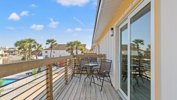 Apartment, Multiple Beds (Ocean Breeze 5C) | Outdoor dining