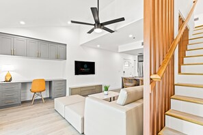 Living area - Ocean Breeze 5C (Panama City Beach)