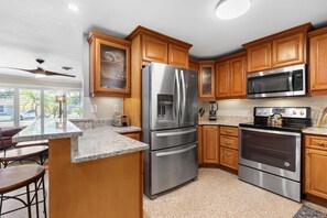 Maison, plusieurs lits (Z-Casa Nova Getaway) | Cuisine privée | Four, grille-pain
