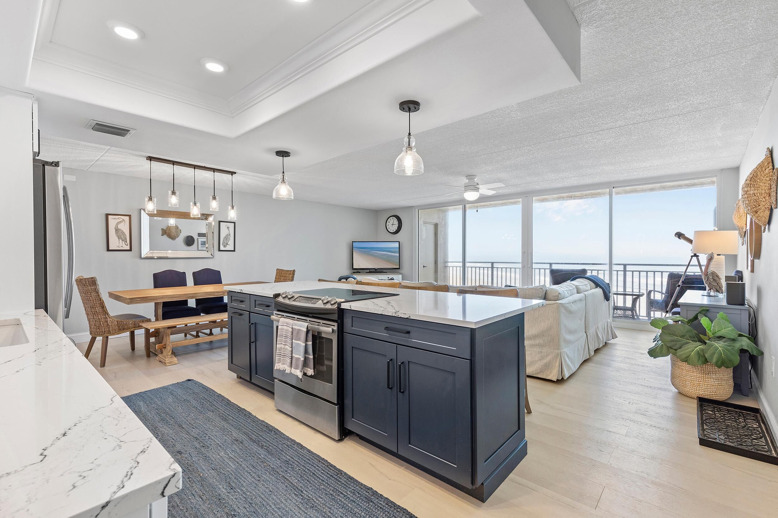 Condo, 1 King Bed with Sofa bed (Pelican C402) | Interior