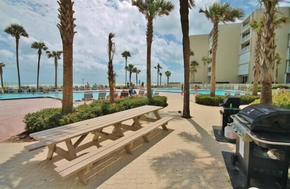 Condo, 1 King Bed with Sofa bed (Pelican C402) | Outdoor dining