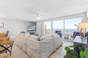 Appart'hôtel, 1 très grand lit et 1 canapé-lit (Pelican C402) | Coin séjour