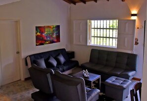 Smart TV - Finca Los Cantares with Swimming Pool and private Jacuzzi (El Peñol)
