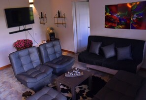 Smart TV - Finca Los Cantares with Swimming Pool and private Jacuzzi (El Peñol)