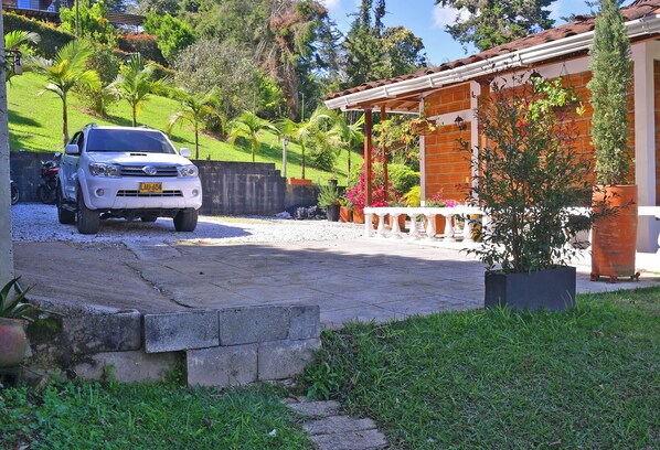 Property grounds - Finca Los Cantares with Swimming Pool and private Jacuzzi (El Peñol)