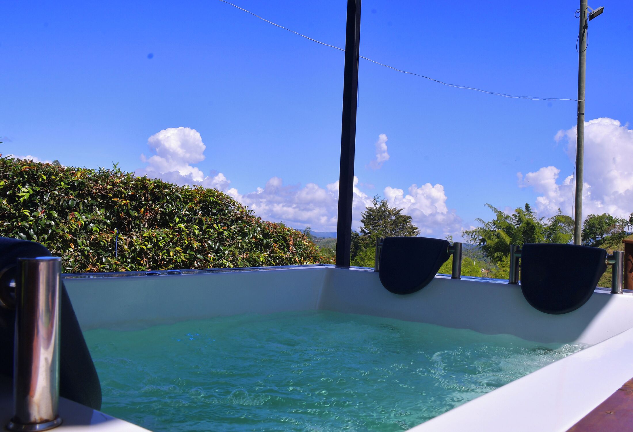 Tina de hidromasaje al aire libre