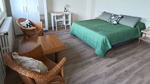 2 室のベッドルーム、デスク、WiFi、ベッドシーツ