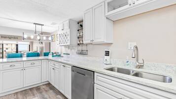 Condo, 1 King Bed (Castle Reef 412) | Private kitchen | Oven, coffee/tea maker, toaster, blender