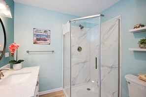 House, Multiple Beds (Island Paradise Cottage) | Bathroom