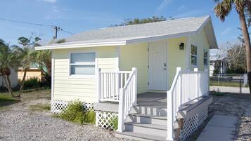 Nhà, nhiều giường (Island Paradise Cottage) | Ngoại thất