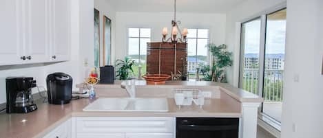 Condo, 1 Queen Bed (Mallorca 506) | Private kitchen | Oven, coffee/tea maker, toaster, blender