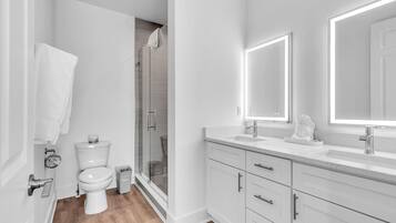 Ferienhaus, Mehrere Betten (Azul Townhomes B3) | Badezimmer