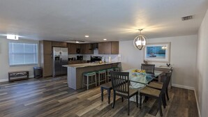 Condo, Berbilang Katil (Sea Club #44 - Coral Reef Retreat) | Tempat makan