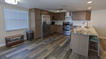 Condo, Multiple Beds (Sea Club #44 - Coral Reef Retreat) | Private kitchen | Oven, toaster