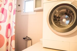Shower, hair dryer, towels, soap - Bitzios Rent Houses  
Mezoneta Neakitos 15 (Νικήτη)
