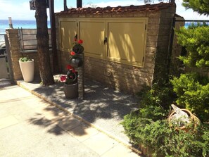 المنطقة المحيطة بالمنشأة