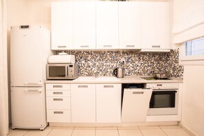 ثلاجة، ميكروويف، فرن، غسالة أطباق