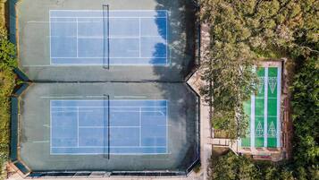 Condo, 1 cama King size y sofá cama (Sea Woods 115) | Cancha deportiva