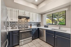 Condo, 1 King Bed with Sofa bed (Sea Woods 115) | Private kitchen | Oven, coffee/tea maker, toaster, blender - Sea Woods 115 (New Smyrna Beach)
